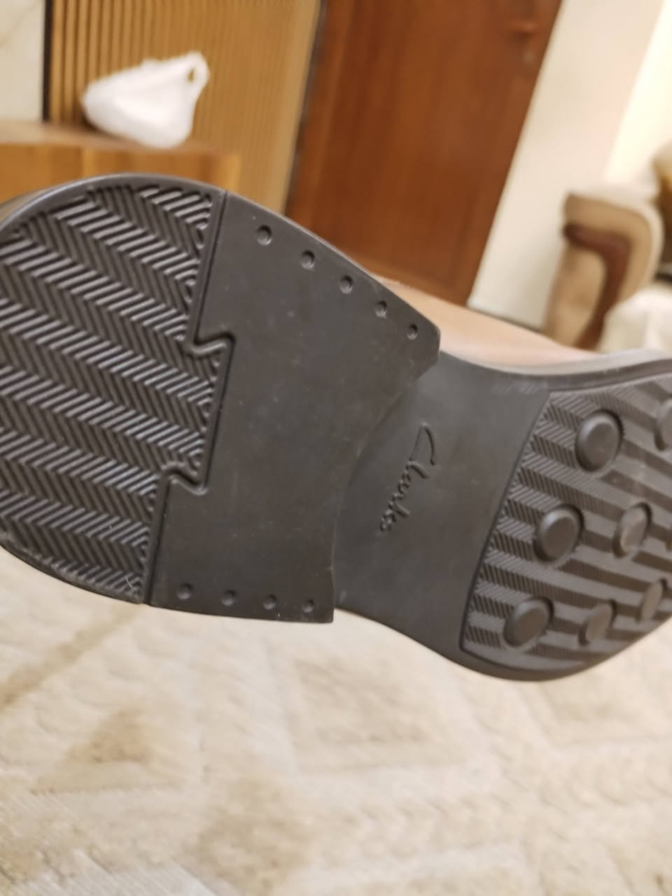حذاء رجالي ماركة Clarks غير مستخدم قياس ٤٢ السعر ٥٠ ألف الغزاليه شارع مدير الأمن للاستفسار *********** أو ***********
