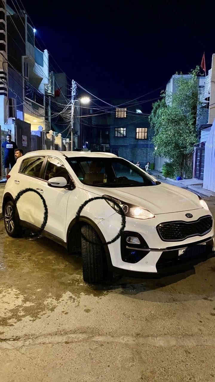 السلام عليكم 
سبورتج موديل 20 ماشية 51 الف كم السيارة بيهة كم طخة مو بالشارع كلهن بباب گراج البيت لان چانت السيارة بيد بنية غشيمة … جاهزة اي نقص مابيهة سيارة حلوة ومال بيت يعني مال جني الطختين ذني صلحناهن الباب الخلفي اليمنة انصبغ والجاملغ تكحيل بس تخم تاير داخل حمصي خمسة ويل كب والسبير المقدس مشام الهوة رقم انكليزي وبسمي سنوية لل 29 واي استفسار اني حاضر عنوان بغداد البلديات ***********
