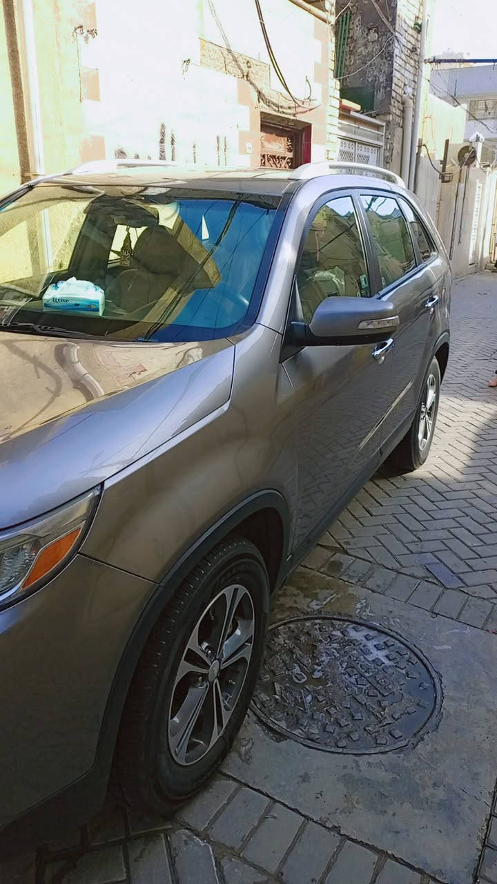 سلام عليكم بسبب الوعود الكاذبة سورنتو موديل 2014 وأرد أمريكي 4سلندر 2400 خمسه راكب بردات بلاديه تتفه كشنات الله شاهد سياره متروكه هذا رقمي ***********
