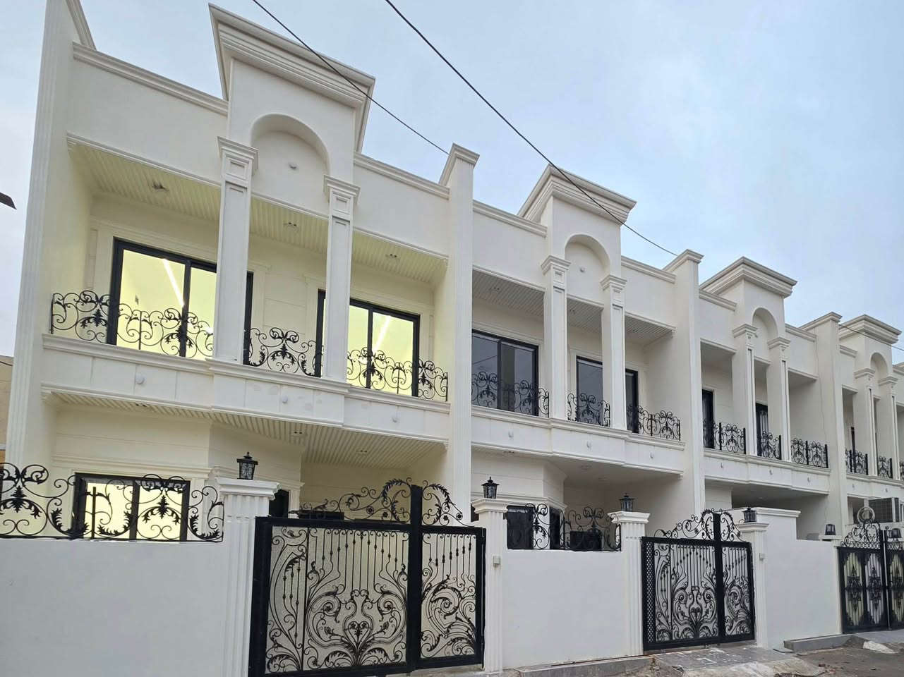 بيتان متجاورتان جديدتان صفر غير مسكون   للبيع
طابو_باسم شخص واحد للبيع 
مساحة كل البيت ١٢٠ متر
🌷🌴 مواصفات (نظام دكت مركزي |نظام الكاميرات | سقوف المغربية | استربول)
يتكون البيت من الطابقين طابق الاول يحتوي على (غرفة الضيف/غرفة النوم /مطبخ بارد و حار/ صحيات/هول داخلي/كراج )
اما الطابق الثاني يحتوي على (غرفتين نوم/صحيات/حوش خارجي)
علما بناء البيت من المواد درجة اولى 

موقع تسعين / بداية حي البعث قرب مدرسة حمزة بن عبد المطلب 

للسعر و الاستفسار اتصال على الرقم 
او كتابة كلمة تم ليصلك السعر

***********☎️ كركوك, العراق
