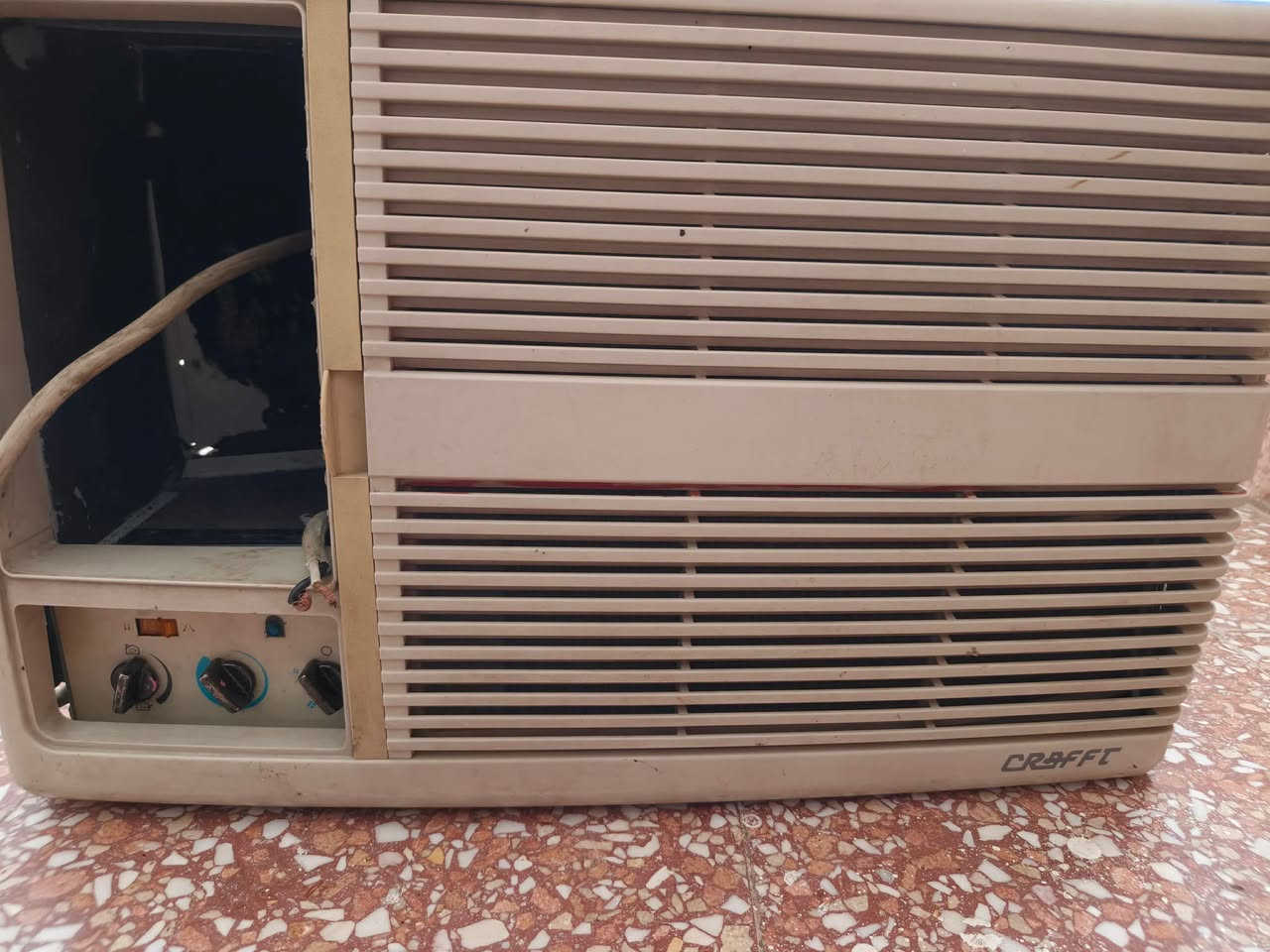 يا الله 🌺 هلا حبايب قلبي حر الصيف ما إله مكان ويانه 🌬️❄️ مكيف نظيف وشغال بكفاءة عالية، تبريد ممتاز واستهلاك
 سبلت عدد  1. 
المكيف عدد3
السبلت نظيف جداً مابي اضرار نهائيا طن واحد 
اما المكيفات كلهم طنين شغالات نظيفات بعض اضرار بس ما مأثر علئ البروده تخبل  السعر كلهم، 900 وبي مجال الطيبين
اللهم صلِّي علئ محمد وآل محمد وعجل فرجهم الشريف ولعن اعدائهم


**إذا كنت صاحب هذا الإعلان وتريد حذفه لأي سبب، رجاءا أرسل رسالة إلى الدعم الفني**