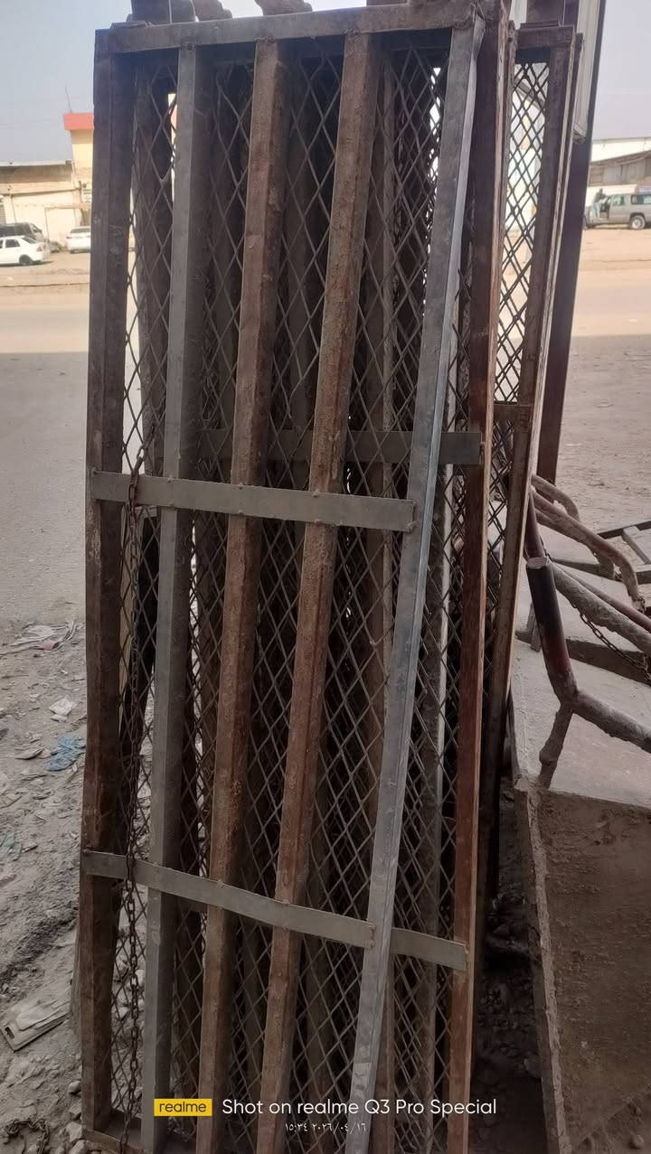 السلام عليكم مواد سكله للبيع
قفص 90 عدد 4
قفص 80 عدد4
قفص60عدد4
مولدات عدد 3 صغيره تايكر 
مولده عدد 1 كبيره تايكر
كتر عدد 1
برميل ماء بلاستك عدد 3
درج كهرباء 1
درج حديد 3 متر 1
رف حديد 6 متر مال انشاىيه 1
رف حديد 3 متر مال انشائيه 1
العنوان حله للتولصل 
***********
