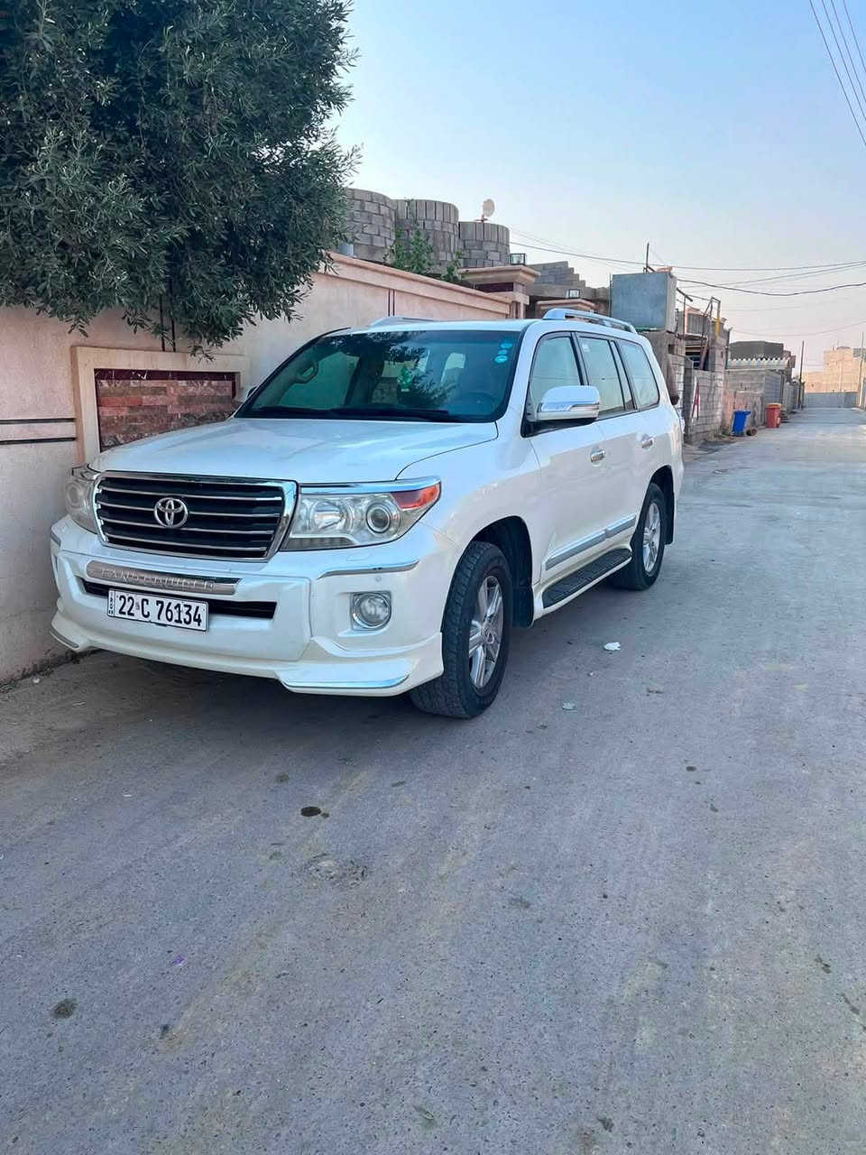 سلام عليكم لاندكروز موديل 14 كفاله من عده جاملق فقط بدون دواخل رقم ربيل بسمي لل تصال *********** وتساب عنوان الأنبار خالديه
