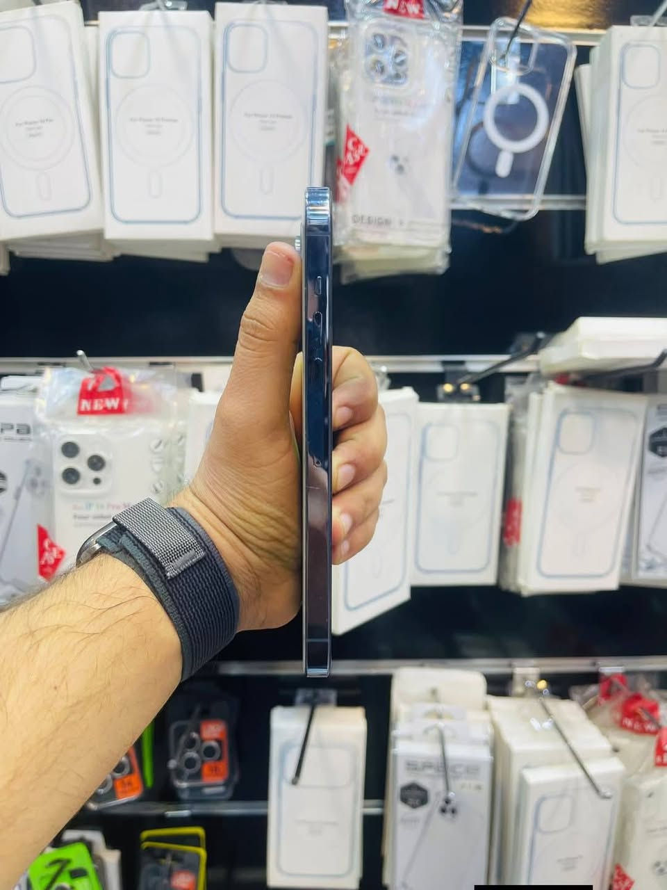 السلام عليكم للبيع
iphone 13 Pro Max 
ذاكره 256 
بطاريه 70‎%‎ ابد ميصرف بلادي فول ب الشحن 
لون بحري 
نموذج M شرق اوسط ماستر A/AA
نضافه 90‎%‎ الجهاز بلادي وضع شركه مامفتوح ولا مصلح كله بلادي وكله شغال مابيه اي خلل كله شغال انترنيت اتصال كامرات فيس ايدي صوت هزاز كله شغال فقط الظهر مالته مفطور الجهاز ومخليله لزكه بلادي السعر قفل 490 نهايته مكاني بغداد مدينه الصدر قطاع 23 رقمي ***********
