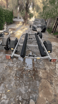 سلام عليكم- عربانه جت اسكي اخير 2 جديدة كارتون زوج تاير +اسبيرجانبي // حديد غير قابل الصدا يعني انسى تعمير أو صبغ كل موسم جودة جدا عاليه بل حمل وخفه وحركه انسيابيه عالية هوك قفل صجمه حملات جت وسط متحركة يعني تكدر تتحكم بي ارتفاع ونخفاض الجت+جك متحرك عالي الوزن كهربائيات جاهزه مع دبل بك لايت وفيشه ربط مباشرة على السيارة اضافة الى بكرة حبل سفيفه عريظه رولات+جملغات زوج بولبرن مرين ضد ماء يعني مو بل شارع(ويتفلش ) سعر 11$ واذا اتريد تحسبها على العمل الحديد تقريبن نفس الكلفه وقت و تأخير واقل قوه وكل موسم لازم تصبغ وتعمير  ويمكن تتحول إلى بدي نقل حسب الرغبة اتصل وتدلل ***********
