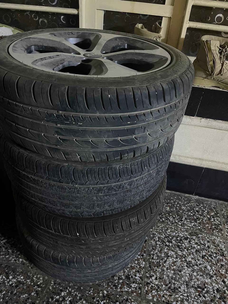 السلام عليكم
تخم ويل ١٨ 
نظافة ٩٠٪؜ ماكو عواج 
مع الاطارات  قياس٢٢٥/٤٥/١٨
للبيع
اطار واحد منتهي طاك بي سيم

***********
