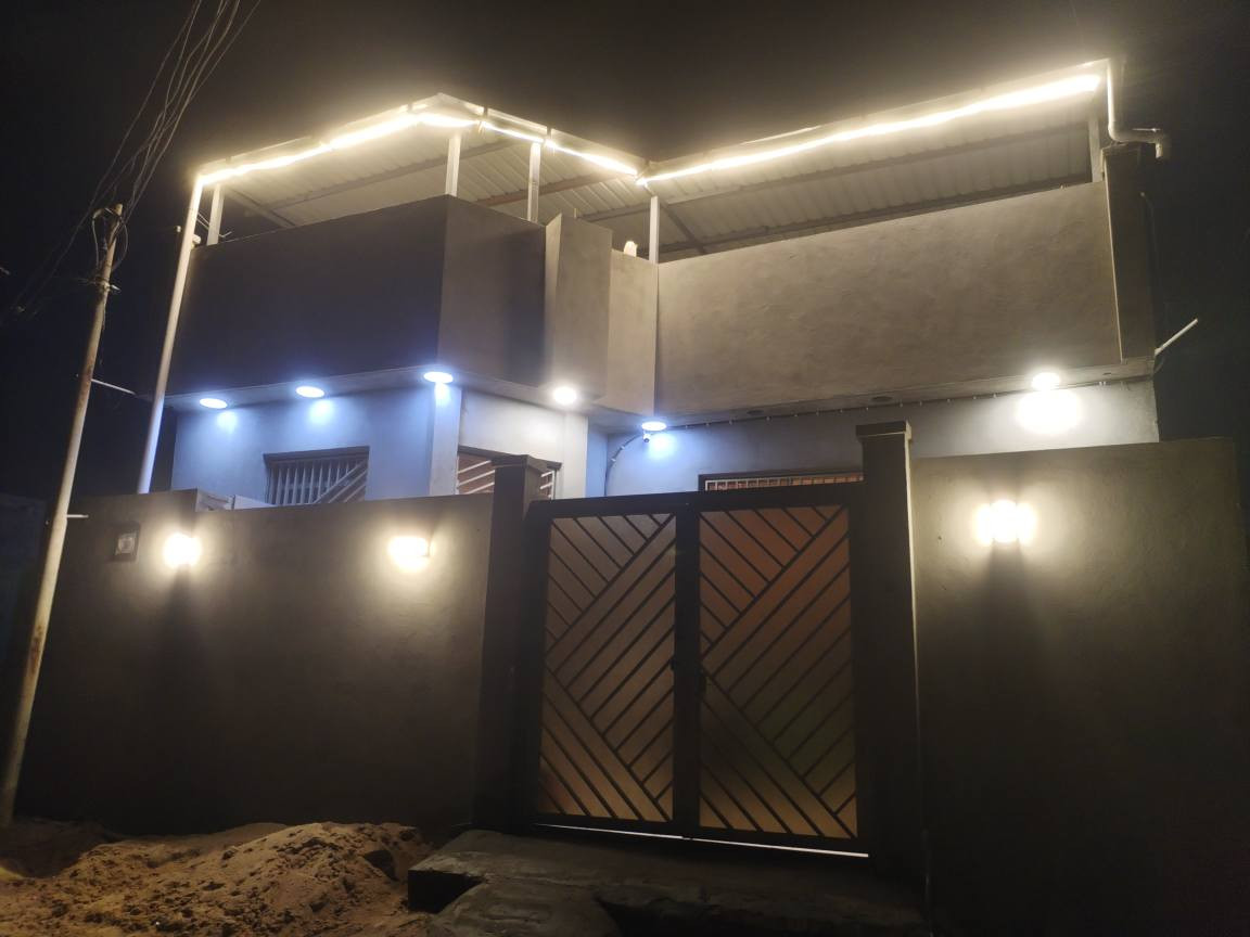 السلام عليكم
بيت جديد درجة أولى

موقع ممتاز في وسط البصرة

مناوي لجم خلف المطحنه ومستشفى ومدارس الفرهيدي

 ثاني شارع يبعد عن الشارع الرئيسي اقل ١٠٠ متر

منطقه حالياً قيد العمل تبليط وخدمات

بيت جاهز مجهز من كل شي

عوزه فقط صبغ واجهة

بناء طابوق

الصور واضحة

شرط كل شي بي درجة من أبواب تفصال صاج

من ابواب المنيوم كلها مقطع ٥٧

حديد كلها تفصال هندسي ٤ملم

سقيفه درجة أولى

ارضيه بورسلان

تاسيس ماء تركي خلاطات دفن تركي

مجاري درجة أولى 

كهرباء دفن كلها الفنار سعودي مع ايرث 

لدات كلها بريطاني مو منا مشريهن

ثريات مع البيت

مراوح ذكيه مع البيت عدد ٤

سبالت ٥ مع البيت كلهن ع الفحص

٢ طخم قنفات مع البيت واضح بالصور

مساحة ١٦٠ متر

واجهة10 نزال 16

طابق واحد عالي عن الشارع

غرفه عدد٢

الكبيره 5.25x4 مع حمام سويت

الصغيره 4x4

استقبال 5x4

صاله كبيره ع عرض البيت

مطبخ 5.25x4

 حمام مشترك داخلي 1.25x2.60

حمام خارجي مشترك ايضاً

درج مرمر محجر تركي

طرمة 7x3

جزامة خارجية واضحة

مخززن قناني غاز خارجية دفن

ماطور ماء ايطالي + ٢ تانكي اسأله + حلو 

خط انترنت دفن

كامرات مراقبه دفن

كهرباء ثري فيز

مي ٤ خطوط حار بارد حلو مباشر

حمامات مطبخ سيراميك

حتى بيتونه مسويها جبس وبيها ثريه

نقاط سمارت ذكيه تحكم في الاناره حسب التوقيت

سمارت للتلفزيون تحكم اطفاء وتشغيل صوتي

اليكسا مع البيت

وبعد هواي تفاصيل

البيت صبغ جوتن ملبوخ ومسحوب معجون كل البيت

مع البيت معارض بلازمه عدد ٢

رقمي *********** للتواصل
السعر ٢٠٥

طابو زراعي عراقي وكاله محكمه

قريب ع مول الخوره ٥ دقيقه مشي
