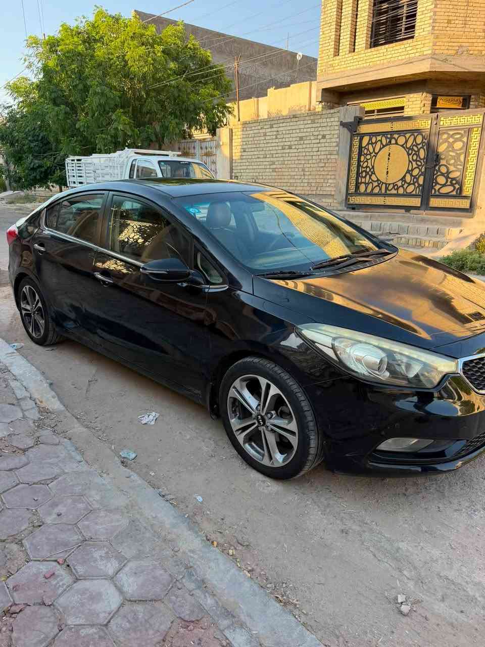 السلام عليكم سيراتو موديل 2013 فول مواصفات تبريد قطعتين تحكم ستيرن فول مري شفط اشاير بالمري كشنات جلد حساس امامي خلفي شاشه كامره بلاد رقم بغداد مكينه وكير مكفولات  السياره بيها كصه جنطه وبيها جراد بالقماره والبنيد والجنطه وبيها دواخل خلفيه معجون مفطر وبيها معجون بالقماره قليل السعر 80 وبيها مجال للاستفسار اتصل ع الرقم ***********
