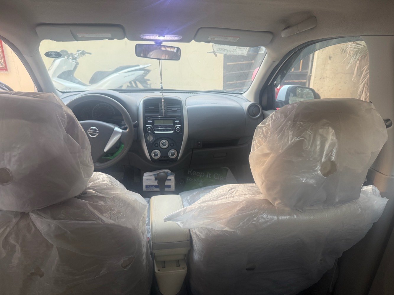 السلام عليكم نيسان سني هندي بليته زركه موديل 20رقم بغداد بااسمي تحويل ثاني يوم ثاني يوم مكفوله من الصبغ والتبديل ماعده چاملغ خلف السائق بي بارد سياره عليه ادامه كامله قبل سبوع سويته يم بلال نيسان صدر جديد تخم تاير جديد سياره ماناقصه اي شي ماشيه 72سعرها 112وبيه مجال حق الجيه ***********مكان السياره بغداد الغزاليه