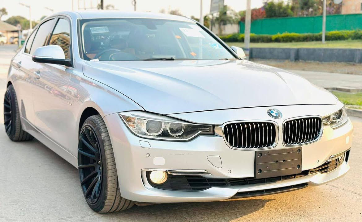 2013 model
Engine 2.0 L 4cylinders F40 TwinTurbo 
Mileage 74,000
K185,000 Negotiable 
Call or WhatsApp
0771357709 Ndola, Zambia


**إذا كنت صاحب هذا الإعلان وتريد حذفه لأي سبب، رجاءا أرسل رسالة إلى الدعم الفني**