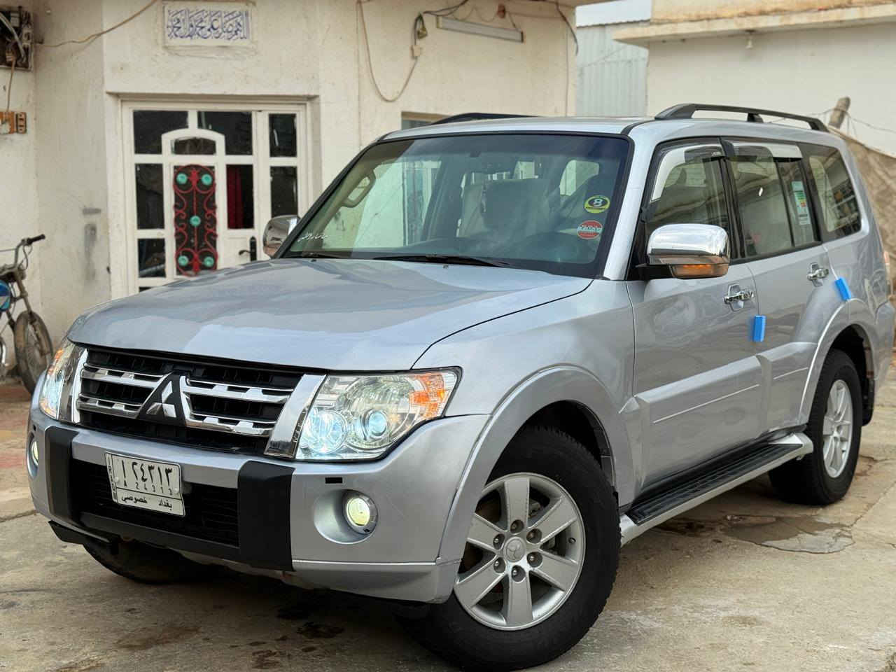 السلام عليكم للبيع باجيرو 2008 خليجي فول 1/1 عده الدمام مكينه وكير 6 سلندر بلادي جدد حداديه جديده تبريد ٣ قطع غرفه جديده ٧ راكب منظومه زنون جديده رقم بغداد مشروع وطني السياره مكفوله من الضربه والتبديل بيها مكانات كلير اثر جراد فقط السياره بلاديه ونضيفه جدا السعر 89 بيها مجال بيع مستعجل عنوان بابل ***********
