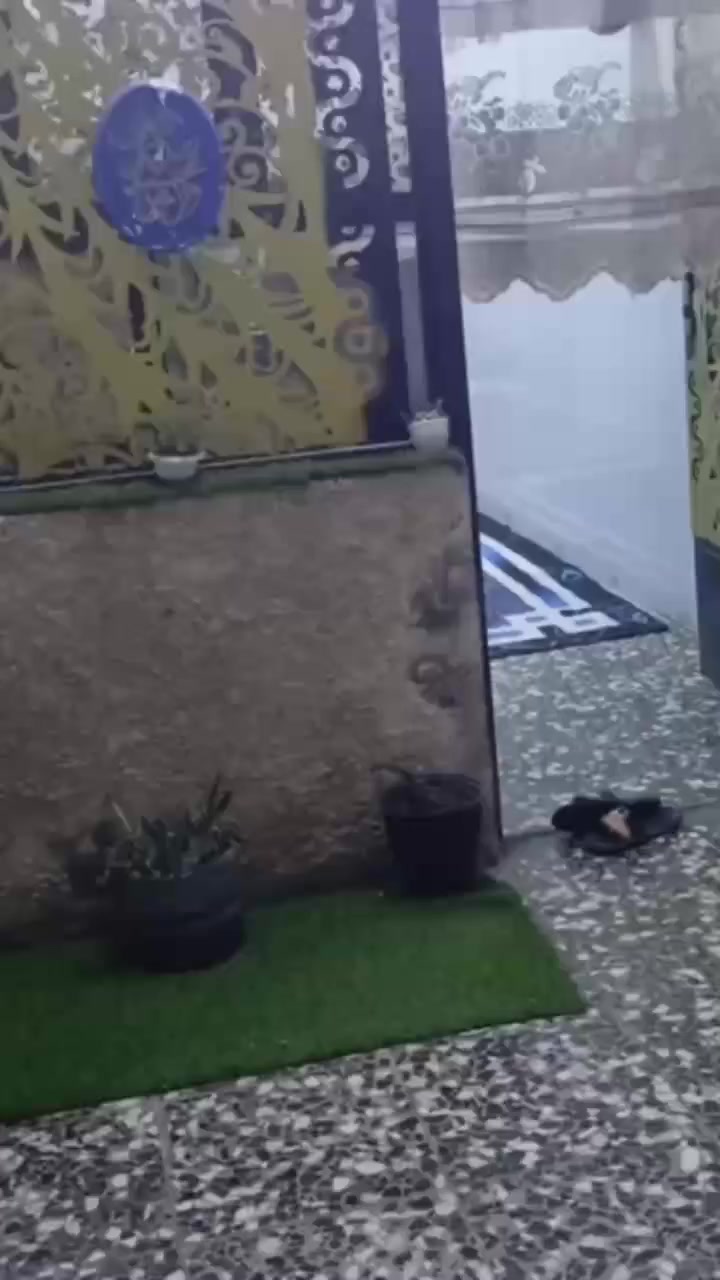 بيت 140 متر في منطقة حي الكوفه  فرع محطة ماء الهدى 
فرع  عريض 15 متر 
بيت طابق ونص 
بيت ع فرعين يشتغل 
طابق الفوك غرفه 7×5 وحمام فوق 
الطابق الجوه استقبال و مطبخ بارد 
وصاله وغرفة نوم  7×5 
حمام ومنور مطبخ حار 
محجر  ودرج بايه ومرايه 
السعر 110 مليون 
للاستفسار 
***********
