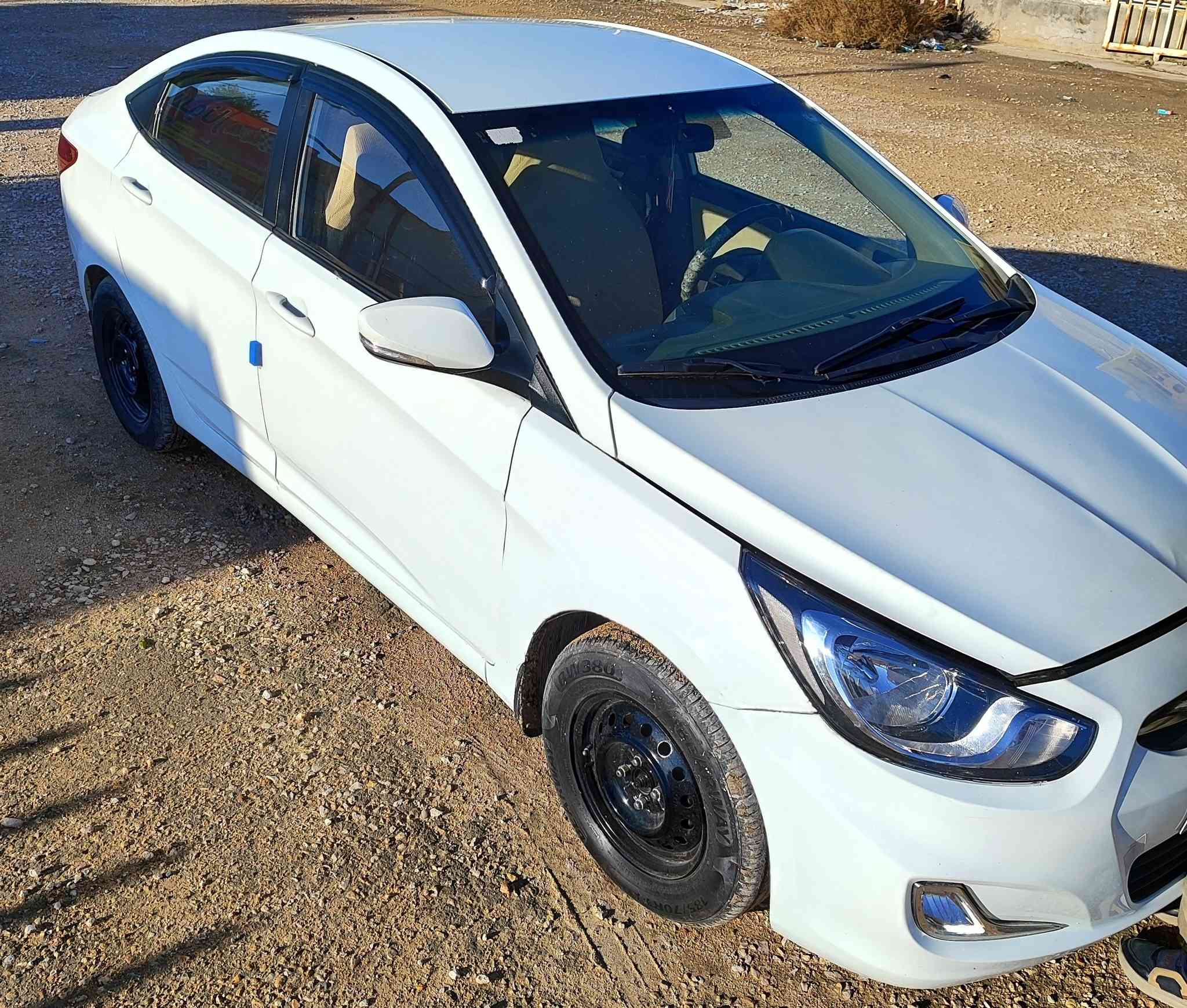 السلام عليكم
سيارة اكسنت موديل 2012

بيها اربع قطع موضحات بالسونار ... السونار موجود بالصور 

كير و مكينة خير من الله و التبريد شغال 

رقمها دولي اربيل سنوية لل 2030 

رايدها ب 85 و بيها مجال 

مكانها النجف 

رقم الهاتف‏ ‪ ***********
