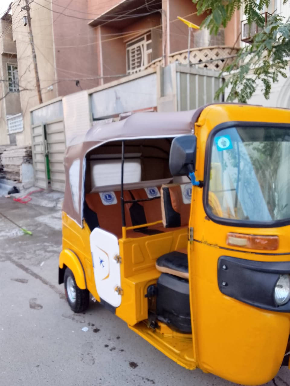 تكتك نضيفه21 للبيع ب7وربع بيها مجال بسيط مكاني الشعب شارع الصحه ***********
