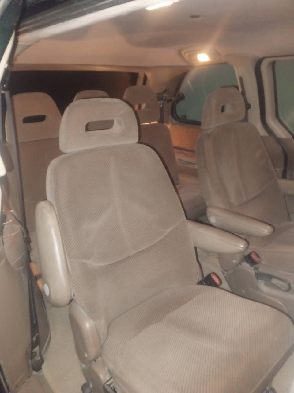 السلام عليكم
دوج كرفان للبيع 7راكب موديل 1998محرك 3300كير اوتوماتيك صدر خلفي امامي خير من الله كهربائيات كلها شغاله تخم تاير سياره جاهزه مابيها اي نقص شرط التحويل مباشر سنويه لحد 2030

السعر .48وبيها مجال بسيط 

للاستفسار الاتصال على الرقم ***********
