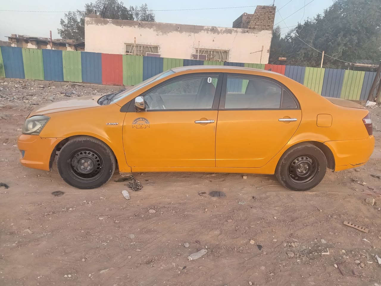 سلام عليكم للبيع جيلي موبل ٢٠١٣ سياره جاهزه تبريد ثلج تدفه سعر ٣٥ وبيها مجال مكان سياره ديوانيه عفك سياره بسمي مصفره هيىه وغرامات  مامتواجد علفيس مكلف بنشر رغم صاحب سياره ***********
