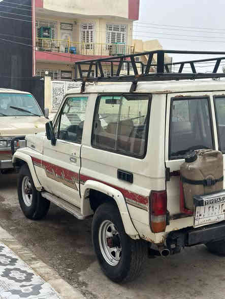 لاندكروز بوكي رقم ديالى 
سياره ابلاديه مابيها صبغ 
كير مكينا HZ1 كاز مال مونيكا 
لوكير شغال كهربائي 
بيها بدايه رنكات بس شغاله ومابيها شي ولا صوت 
السعر 62 وبيها مجال 
***********
