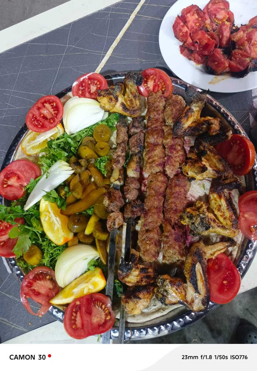 السلام عليكم
مطعم المدينه المنورة 
يقدم لكم اجود الحوم 
يتوفر لدينا 
(أجنحه )
(كباب لحم ) 
(كباب دجاج )
( تكه لحم ) 
(تكه دجاج )
(كبده )
(قلب)
وايضا يوجد مقبلات 
يوجد توصيل 
رقم التوصيل ***********
