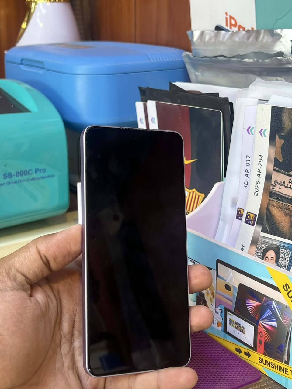 * مقاومة للماء والغبار بمعياري IP68 وIP69،
* شاشة AMOLED 120Hz سلسة وواضحة.
* معالج Dimensity 8350 للأداء القوي.
* كاميرا 50MP مع OIS لصور احترافية.
* بطارية 5600mAh تدوم طويلًا.
* شحن سريع 80W يوفر الوقت
السعر 290


**إذا كنت صاحب هذا الإعلان وتريد حذفه لأي سبب، رجاءا أرسل رسالة إلى الدعم الفني**