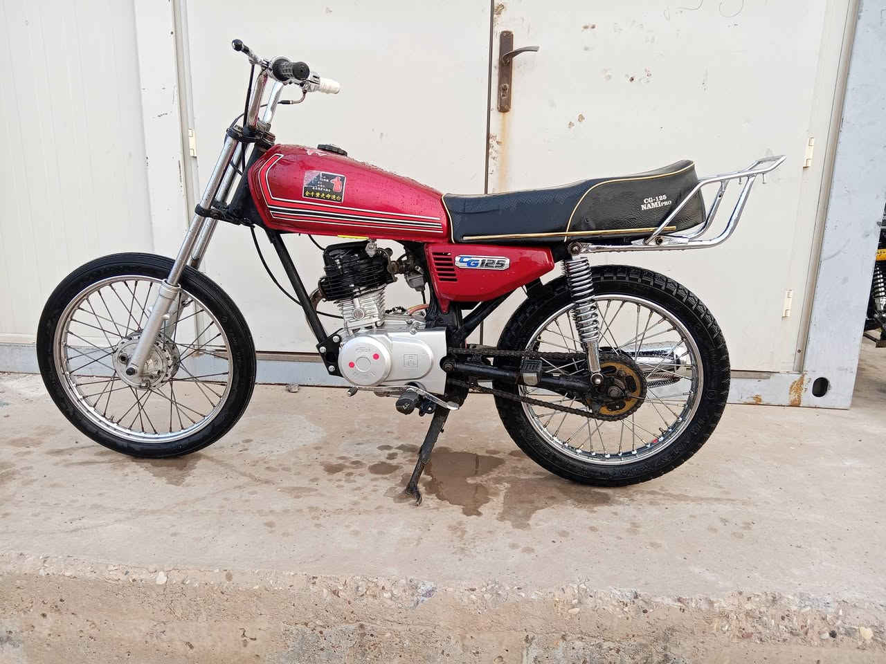 السلام عليكم دراجه للبيع اوراق بس اوراقها بيهن نقص مكينه لا تبخر ولا تنقص السعر 450 وبيها مجال قليل حك لجيه المكان ميسان صدر المجر الشراي يتفضل خاص او يتصل ***********
