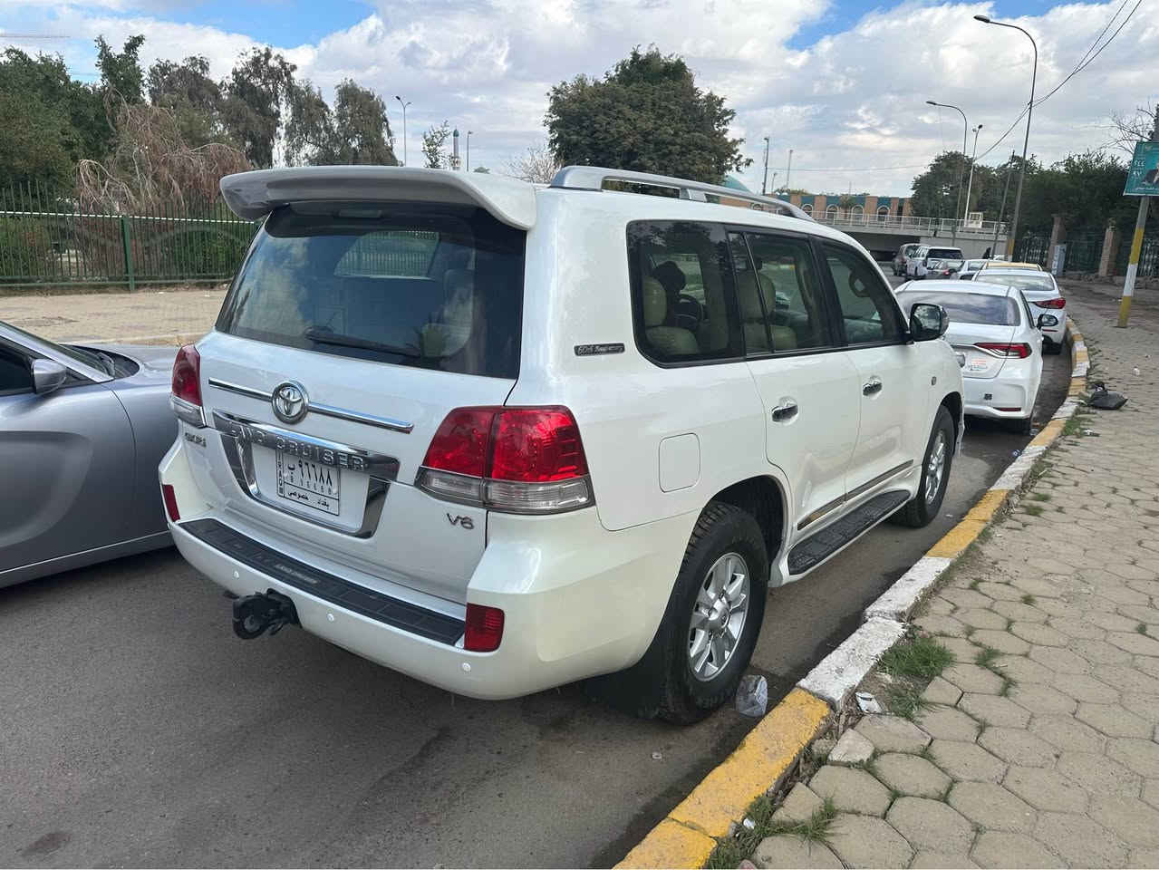 السلام عليكم 
لاند كروز ستينيه موديل 2011 كفاله مرقم بغداد رقمها حلو مميز تخم تاير توني شاده حداديه جديده سياره كفاله من كلشي مواصفات فول كشنات بقلاوه وكهرباء محرك 6 سلندر بيع او مراوس بتاهو او سورنتو خليجي من موديل 20 وفوك للاستفسار *********** ناصرية, ذي قار
