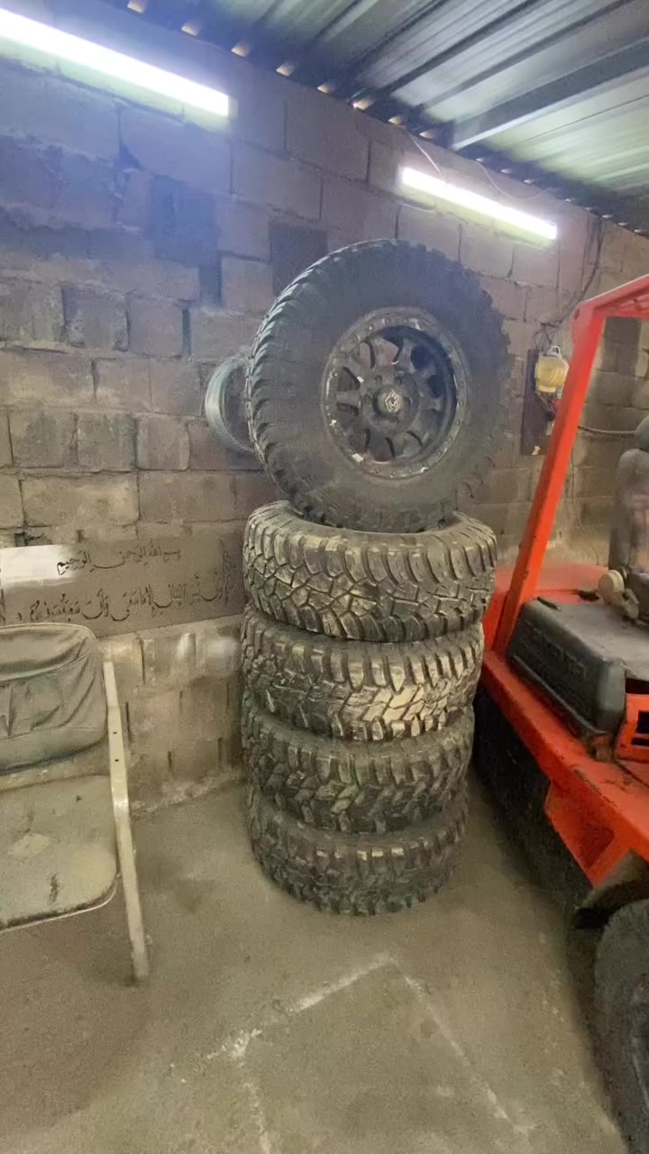 تايرات ويلات حجم ١٧ اوفرويد امريكي  للبيع*********** البياع الحي الصناعي
