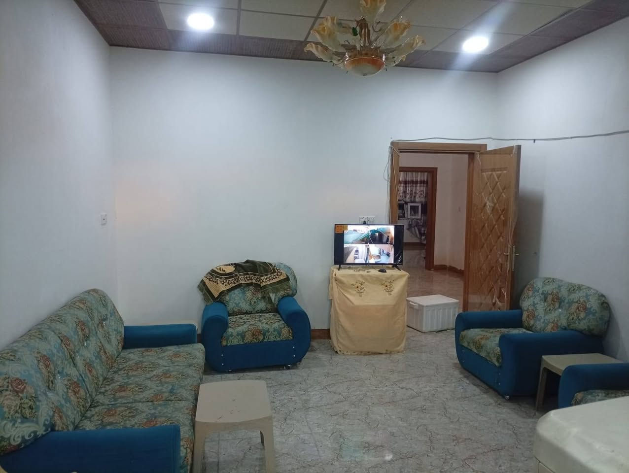 دار للبيع مجمع جنة تكريت طابق واحد سند كامل يحتوي على غرفتين نوم وصالة داخلية وغرفه استقبال ومطبخ المساحة ٢٠٠ متر للاستفسار الاتصال على ***********
