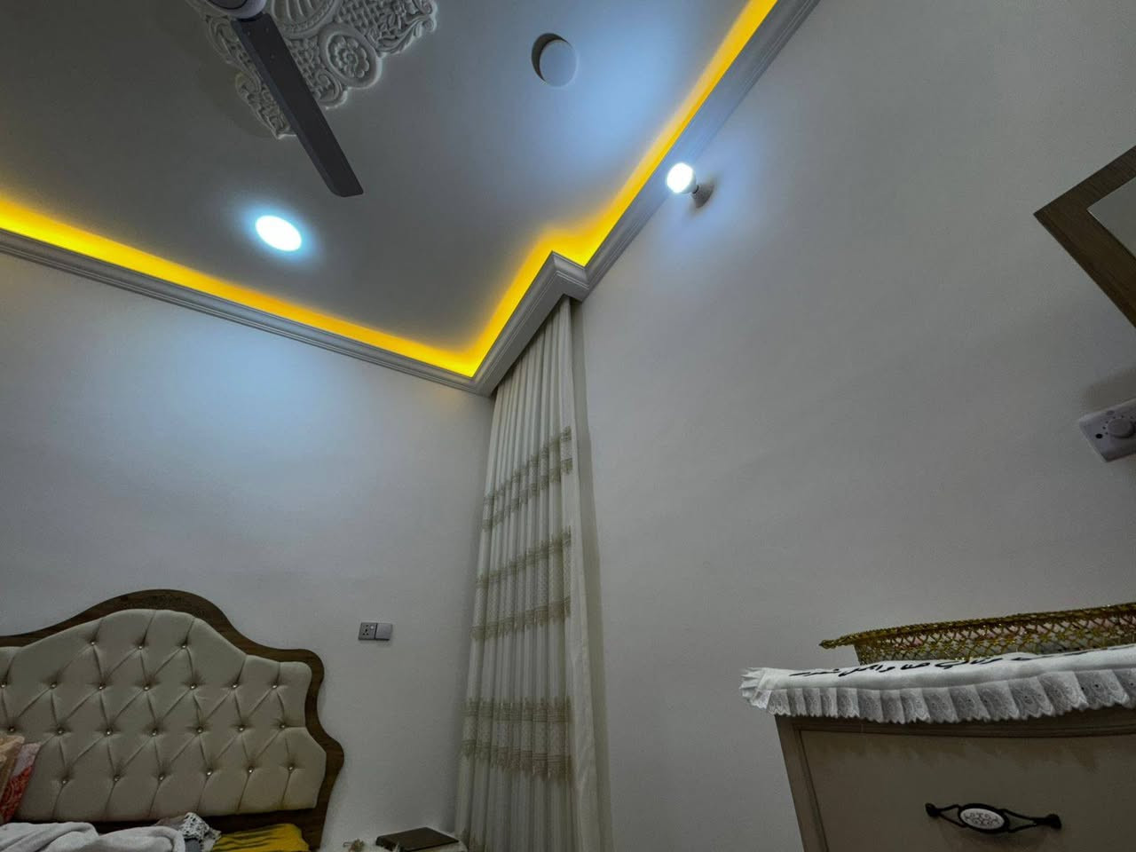 بيت في منطقه حي الارامل
خلف اثاث الشهد طابقيين الماسحه 200متر طابو البيت كله درجة اولى بناء اشراف صاحب البيت خطوه بخطوه قريب جدا على شارع 60 منطقه هادئه جدا الشعر 250 مليون استفسار البيت يتكون من مطبخ حار بارد كلدور استقبال صاله غرفتين ارضي الطابق الثاني 3غرفه مع صاله يتكون من 5غرف نوم وصاله في الطابق الاول والثاني وحمامات ومطبخ حار بارد للاستفسار الاتصال على الرقم ‏‪0781 707 9059‬‏
