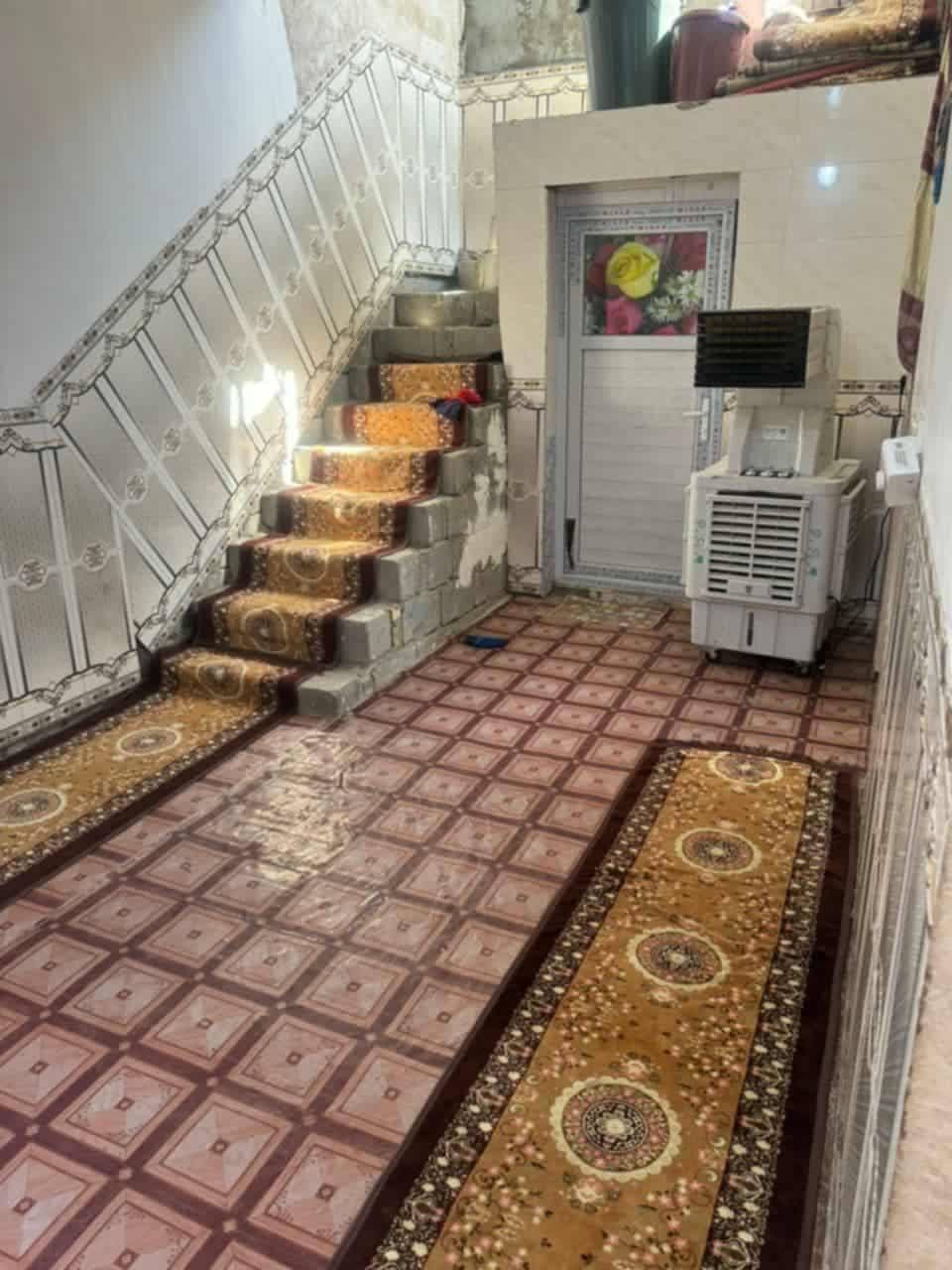 سلام عليكم دار البيع المساحه ١٠٠متر سند ٢٥ تحويل بسم المشتري العنوان كربلاء الحر حي السجاد خدمات ماء كهرباء مولد سعر ٥٠ بيه مجال ستفسار عل رقم ***********
