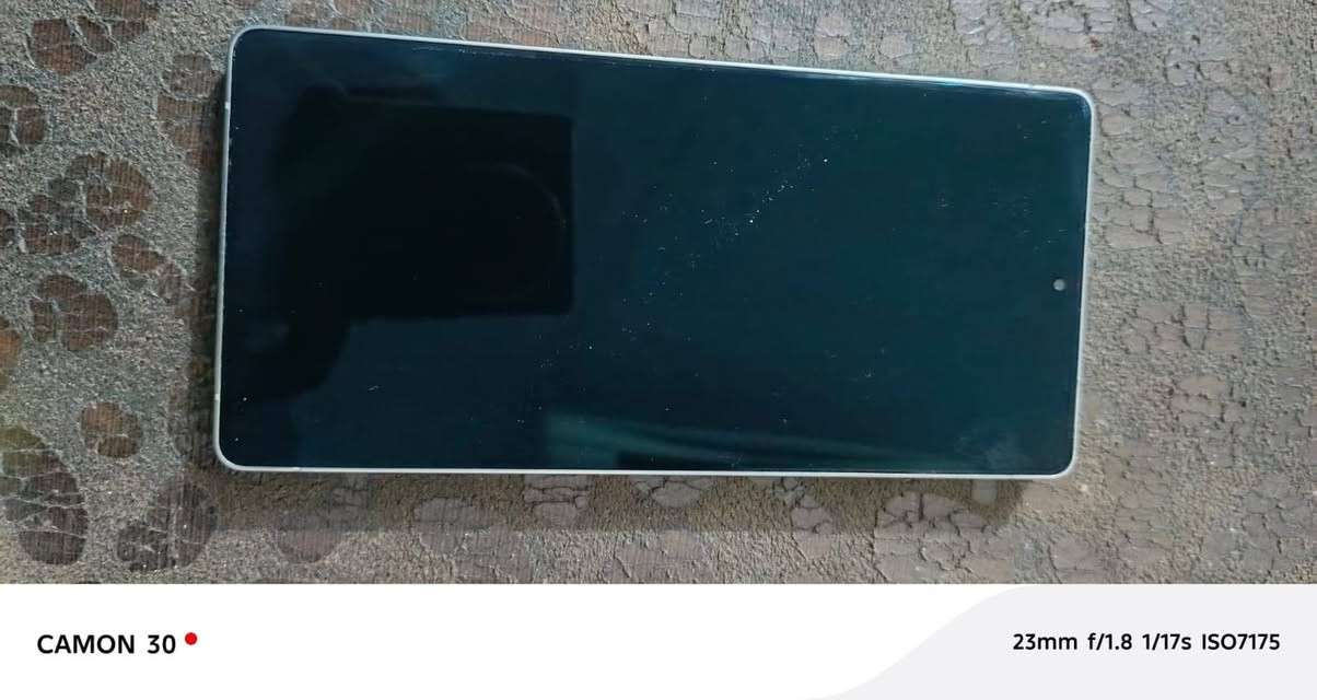 سلام عليكم 25s الترا نظافه 100% مستخدم ٣ شهور فقط زلغ ما بي ملحقات كامله ذاكره ٢٥٦
قفل 1150 
*********** اتصال او وتساب او فيس
