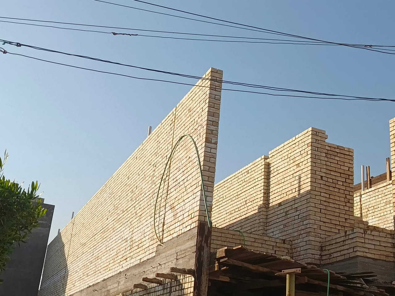 سلام عليكم خلفه بناه شغل درجة اوله تسليم مهندس للتواصل ***********
