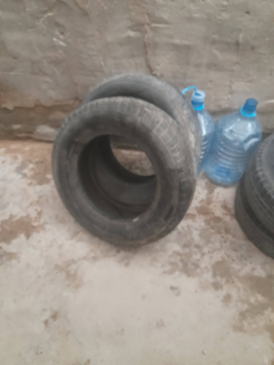 السلام عليكم تايرات ٢٠٥.١٥.٧٠ زوج ولزوج الثاني ٢٠٥.١٥.٦٥ تخم كامل ٥٠ نضيفات المكان الدورة ابو جير رقم ***********
