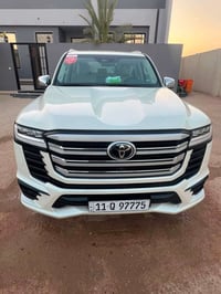 لاندكروز VX • ماشي ٩٠٠٠ • كفالة سنة