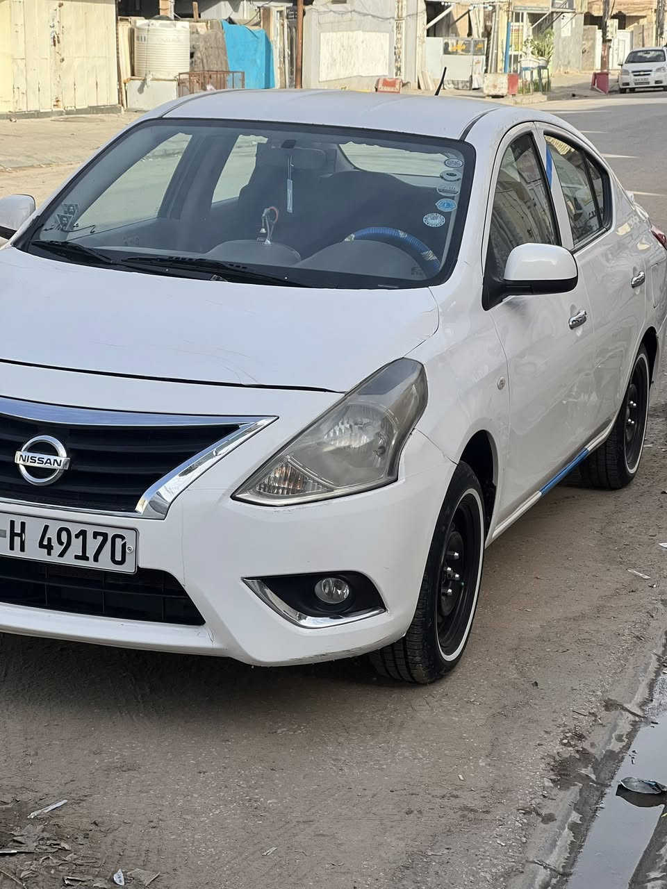 السلام عليكم نيسان صني هندي 2019 بيها الجاملغ الامامي صبغ مقدار شبر فقط والباقي كفاله حتى البارد رقم اربيل الدولي سنويه ل 2031 كير مكينه تبريد كفاله ماشيه 170 مكاني نجف السعر 105 وبيها مجال موبايل ***********
