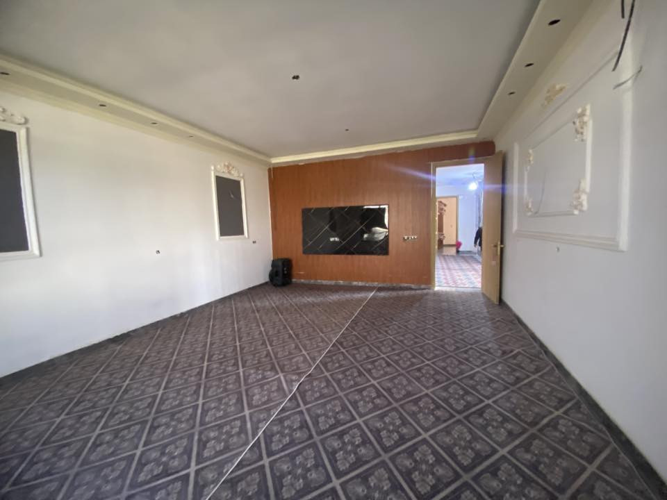 السلام عليكم بيت طابقين كما موضح بل صور في جسر ديالى منطقه التويثه
سند (طابو ملك صرف )
خدمات من ماء وكهرباء وتبليط للباب منضومات ماء + كهرباء 
بناء البيت درجه أولى 
مساحة البيت 358
بناء البيت صافي 225
اتصل عل الرقام ‭0770 533 1789‬
واتساب متوفر
‭0751 093 1413‬
