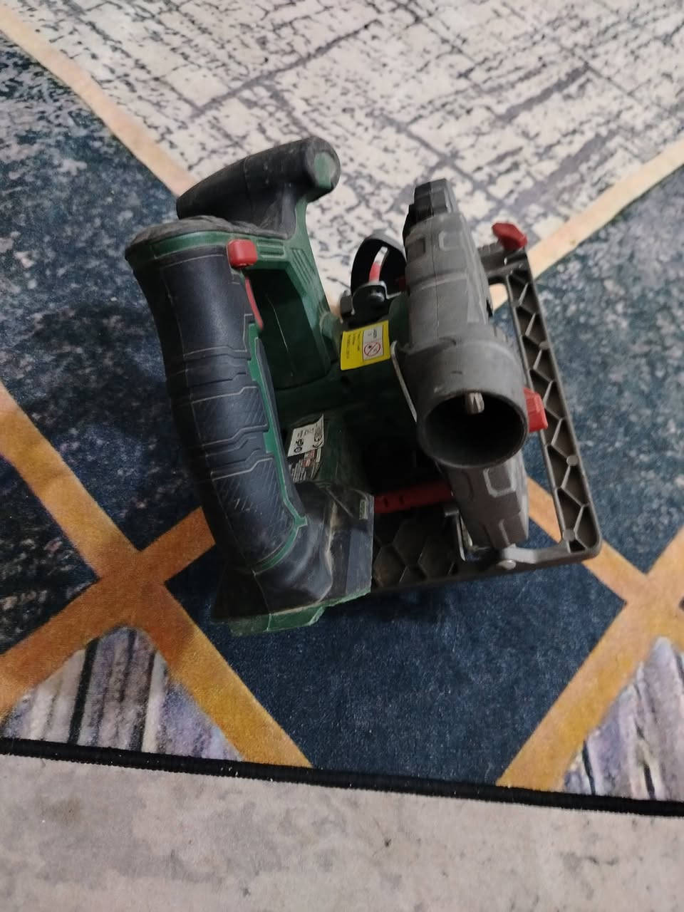 السلام عليكم منشار خشب بدون بطارية ***********
