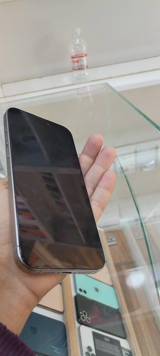 سلام عليكم ايفون 15 برو ماكس بطاريه 86 الاستفسار مراسله خاص او واتس ***********
