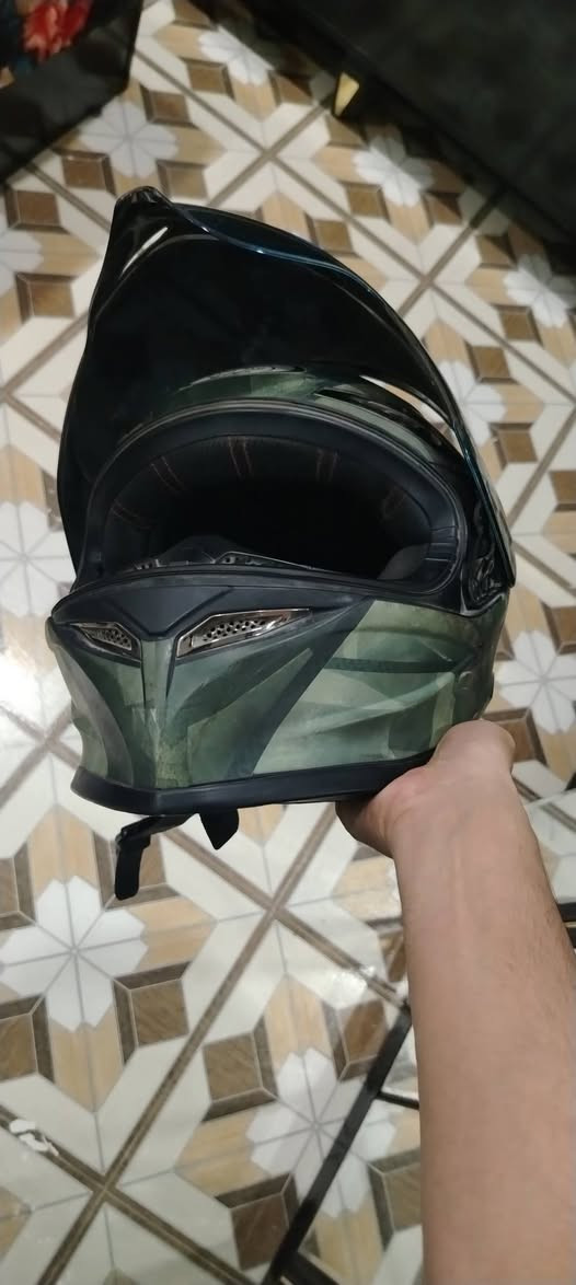 خوذه شركه سيزر ماخذها ب80 جامه بيها شخوط بس يحتاجلها تبديل سعر الجامه 15 يم سيرز ف الخوذه سعرها 60 وبيها مجال مكاني بغداد الحبيبيه رقمي 
***********
