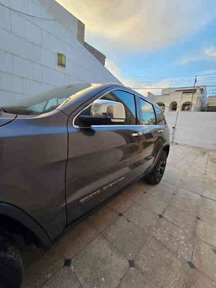 السلام عليكم 

جيب 2021 

فول لمتد بلاص سيارة كلين 

بدون حادث وتبديل وصبغ 

بدون ايرباك رقم مميز 

سيارة فتحة كشن سايق ميمور 

ردار امامي حساس خلفي امامي 

نضام سبورت 

لايت عدسة شادة 500 دولار 

مكان السيارة كرادة 

السعر 30 الف 

الاتصال 
*********** 
 غير متواجد عله الفيس
