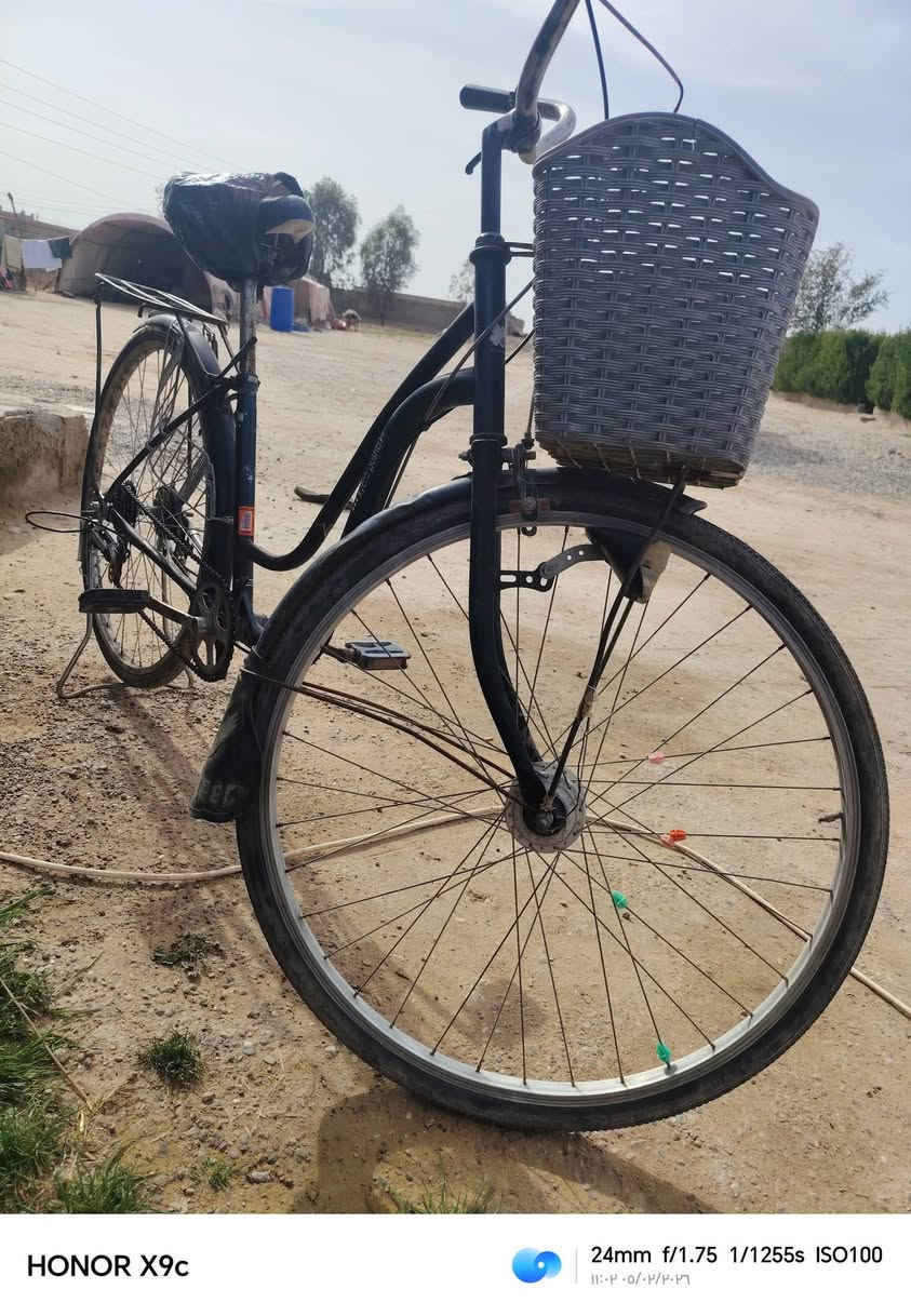 سلام عليكم للبيع بايسكل حجم 27 جديد حيل احلا من صوره ***********
