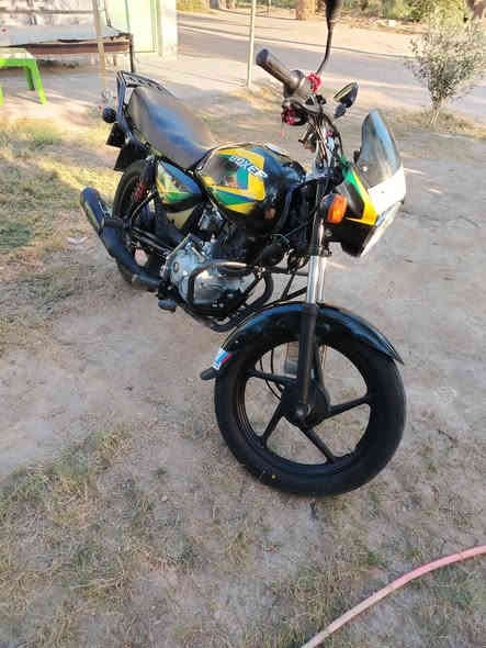 بوكسر للبيع موديل ٢٣ مكفولة  مكينة مال شركة ما مفتوحة برغي ممفتر بيها مرقمة بابل مشروع وطني دراجة شخصي ما مشتغلة دلفري سعرها مليونين ونص وبيها مجال وشراي بيه خير ويدلل مكاني بابل الإسكندرية ***********
