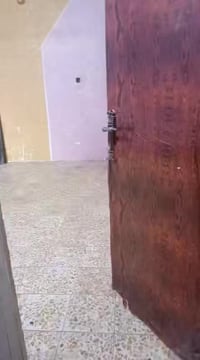 نصف قطعة للايجار في منطقة الحميدية استقبل وغرفه نوم جوه وغرفه فوك المس...