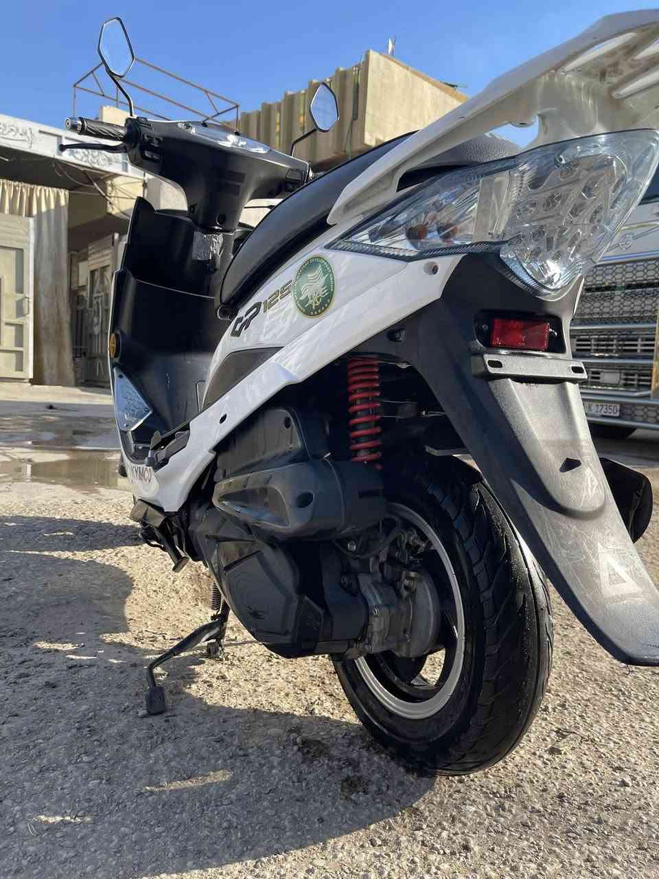 سلام عليكم دراجه كامكو (JR) الدراجه خير من الله نازله من الرمبه صار. شهرين موديل ٢٠ ياباني حجم المحرك ١٢٥ الشراي يتصل *********** عنواني ديالى
