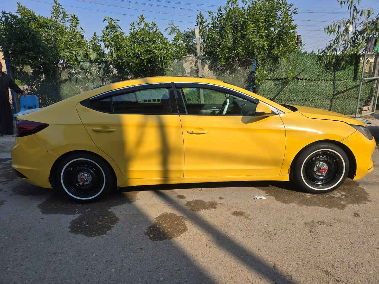 السلام عليكم النتره  للبيع أمريكي موديل 2020 فول واحد على واحد موصفات مكينه 2000 دوش كير IT حساسات امامي خلف نظام ICO فول تحكمات ستيرن 3 وضعيات قياده كشنات هيتر رادار جانبي وأمامي  سلايت روف اناره LED امامي خلفي بصمة ابواب  تخم تاير ويل  جديد وبعض والموصفات الممذكوره  امامكم 
بيها جاملغ وبنيد بأمريكا  وبالعراق بيها طخة بالجنطه بس الوجه مكان بغداد *********** 
 ومراوس بخصوصي حسب القناعة
