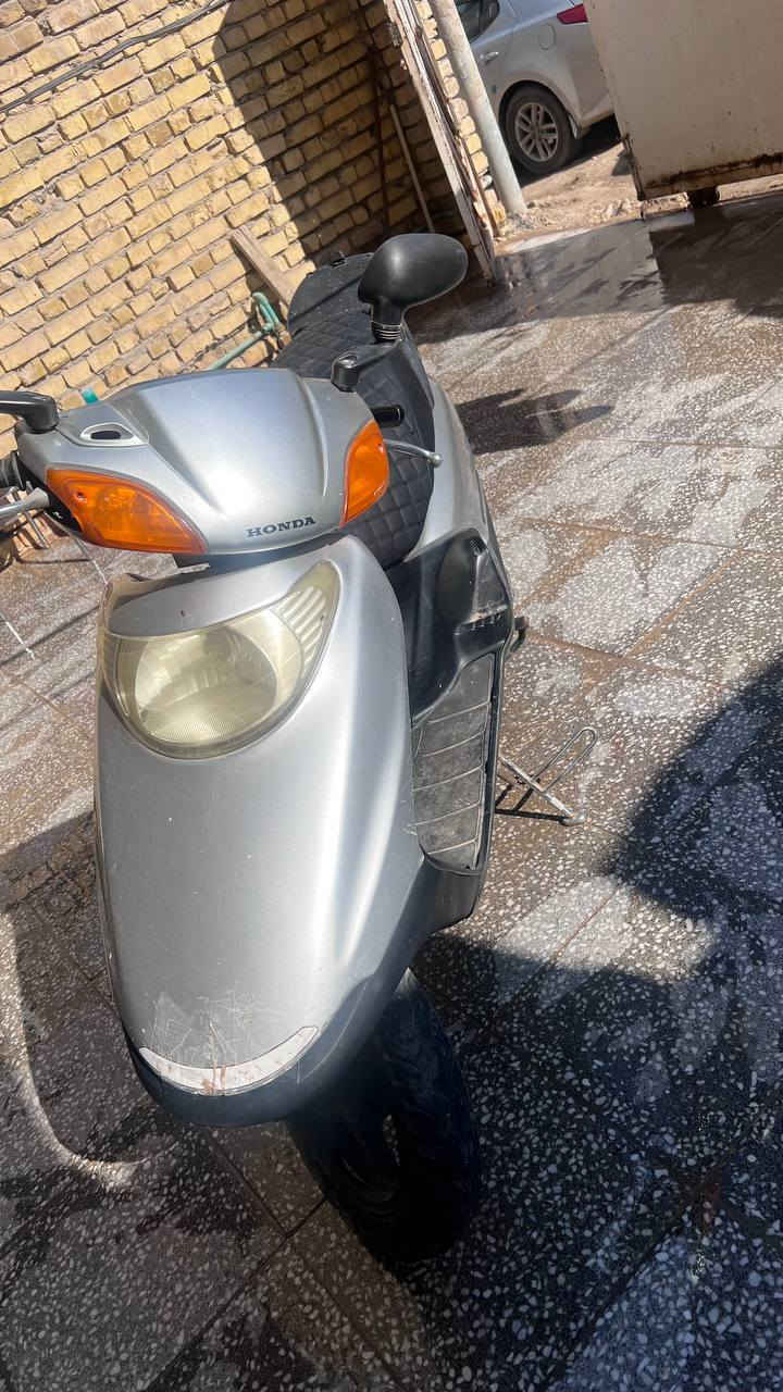 سبيسي ياباني رمبة 
صار شهر منزله حاويه 

كلشي جديد برغي ما مفتوح بيها 

***********

مليون وميه 
بيها مجال
