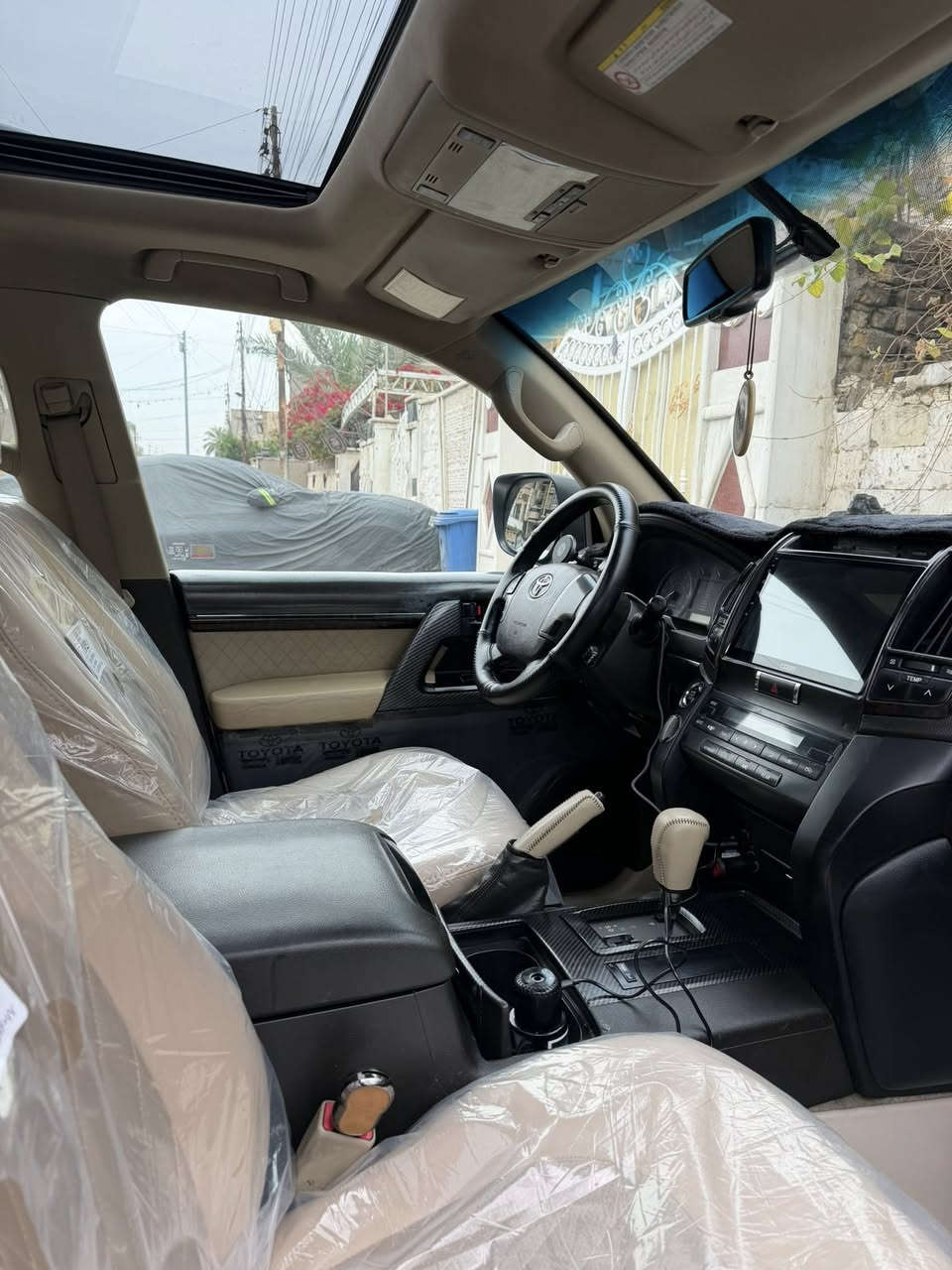 لانكروز 2011للبيع 
للستفسار ***********
السعر 32$وبي مجال بسيط
