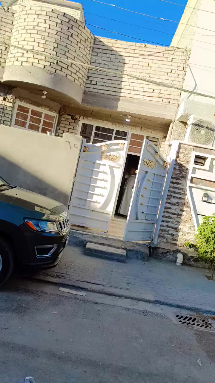 بسم الله ماشاء الله 
دار للبيع 
75م 
طابق ونص
حي البساتين 
شارع شيخ منهل 
طابو زراعي ملك سند 25
سعره 110
لااستفسار ***********
