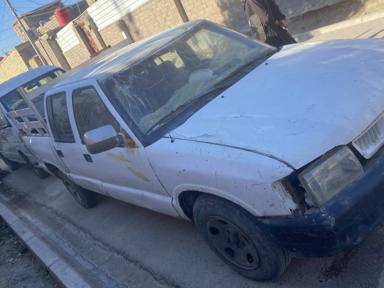 بيكم جسمي امريكي 
موديل 1997
بسمي سنويه بعد 3 سنوات تنتهي 
مابيه ضربه ولا صبغ 
كير ومكينه 2/500 مكفولات جديد
تخم تاير جاهزه
السعر 30 وبيه مجال مكاني البصره القرنه 

+964 772 248 7823
