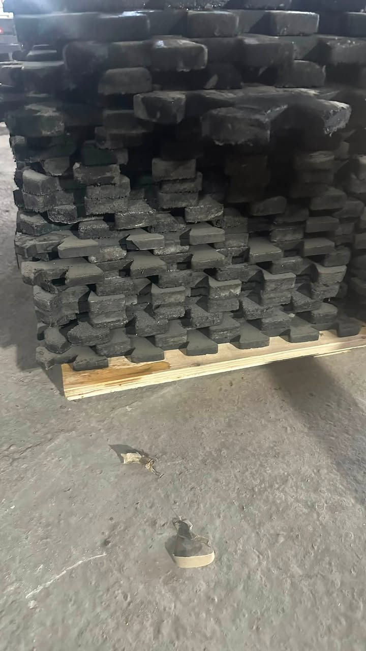 ارضيات للبيع 40*40 نظيفات بس مو نظافه فول عددهن 90 قطعه سعر القطعه (3) الأف دينار مكانيي بغداد الدوره البوعيثه
***********
