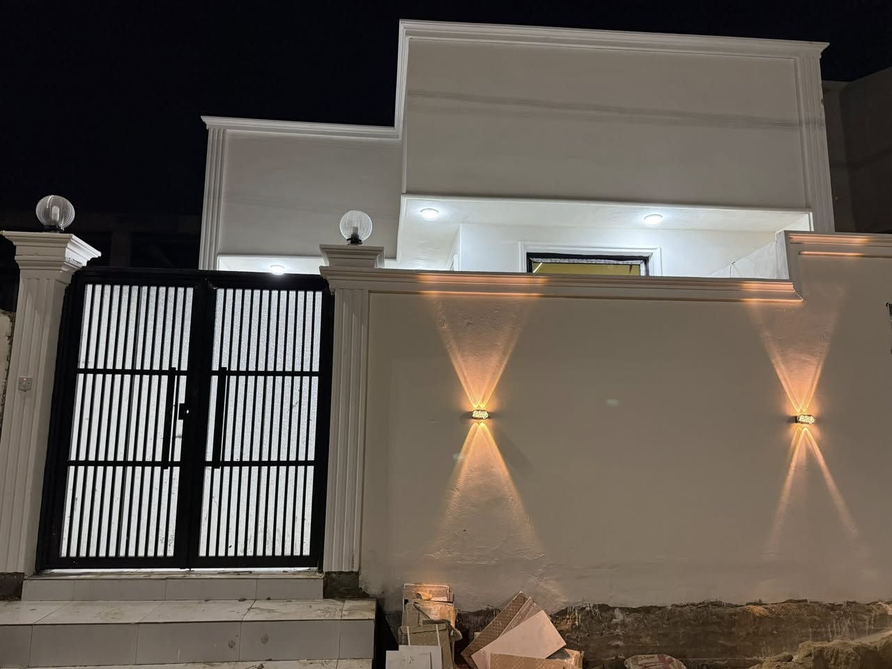 السلام عليكم
دار للبيع السماحه150م🏭🏭 طابو رزاعي 

العنوان: ملحق قريه الغدير

مواصفات المنزل :… يحتوى على غرفتين نوم وصاله ومطبخ واستقبال وصحيات داخليه وخارجيه 

فوول مواصفات بناء درجه اولى

للاستفسار *********** 

او مراجعه مكتب المعمار

#ملاحظه يوجد لدينا بيوت وقطع اراضي بجميع المساحات

للاستفسار***********
